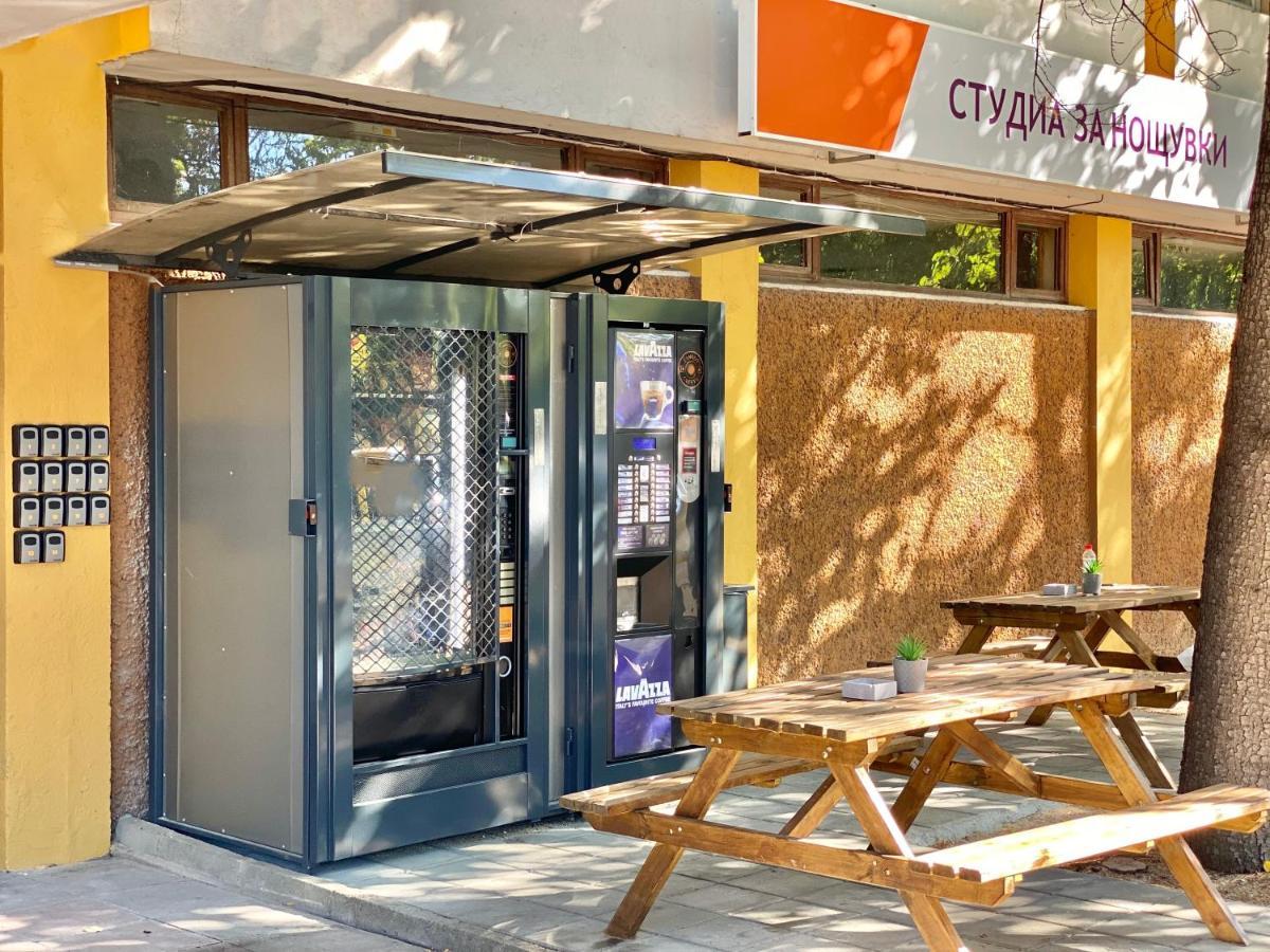 Hello Studios Budget Stays Free Parking & Wifi Stara Zagora Bagian luar foto