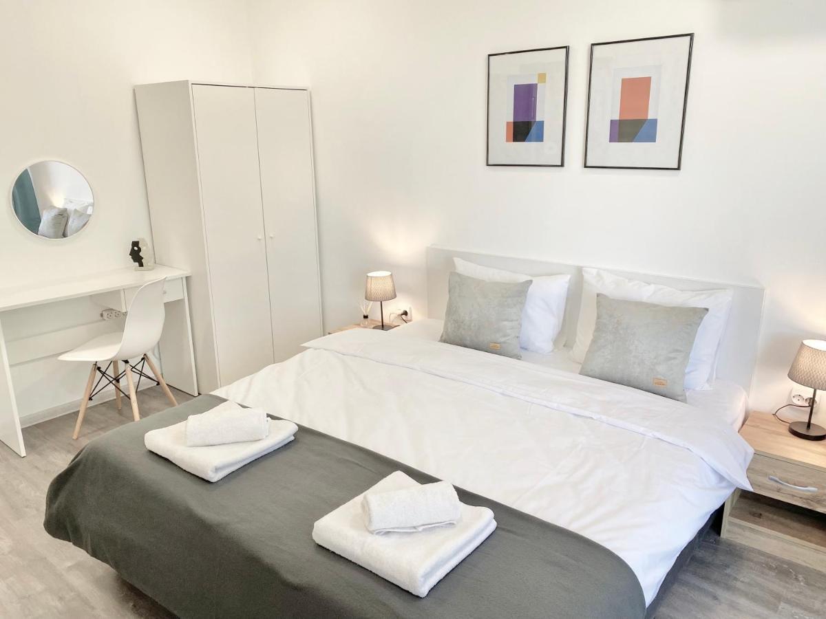 Hello Studios Budget Stays Free Parking & Wifi Stara Zagora Bagian luar foto