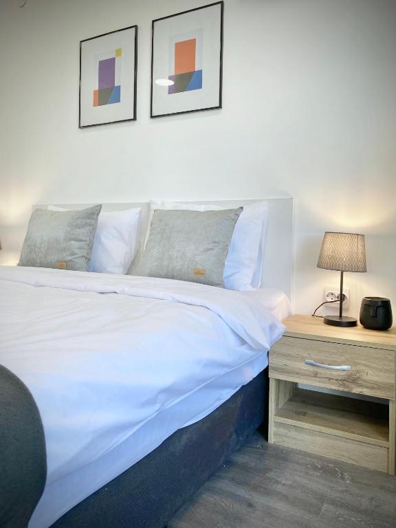 Hello Studios Budget Stays Free Parking & Wifi Stara Zagora Bagian luar foto